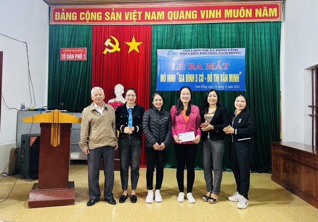 Hội LHPN phường Nam Hồng tổ chức Lễ ra mắt “Chi hội phụ nữ kiểu mẫu” và mô hình “Gia đình 5 có - Đô thị văn minh”