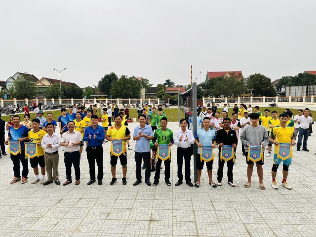 Phường Nam Hồng tổ chức thành công giải bóng chuyền da nam trong chuỗi các hoạt động Mừng Đảng - Mừng Xuân giáp Thìn